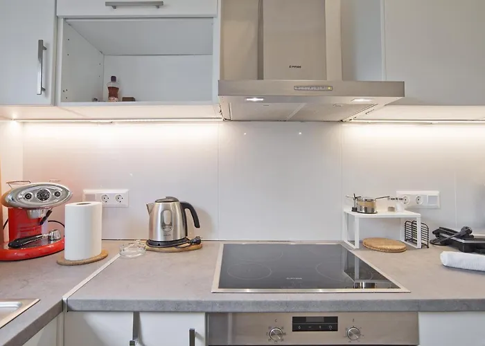 Athina 2Br Apt, Fully Equipped, Kitchen, Ac, Wifi