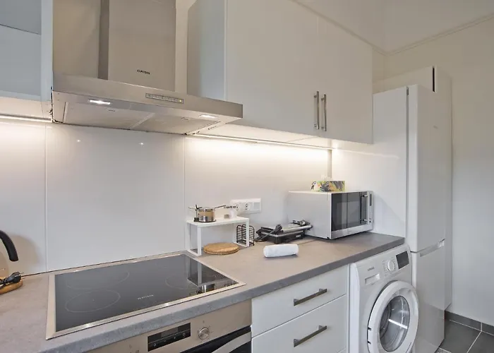 Athina 2Br Apt, Fully Equipped, Kitchen, Ac, Wifi