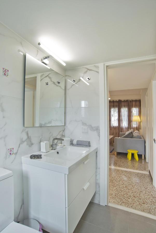 Athina 2br Apt, Fully Equipped, Kitchen, Ac, Wifi